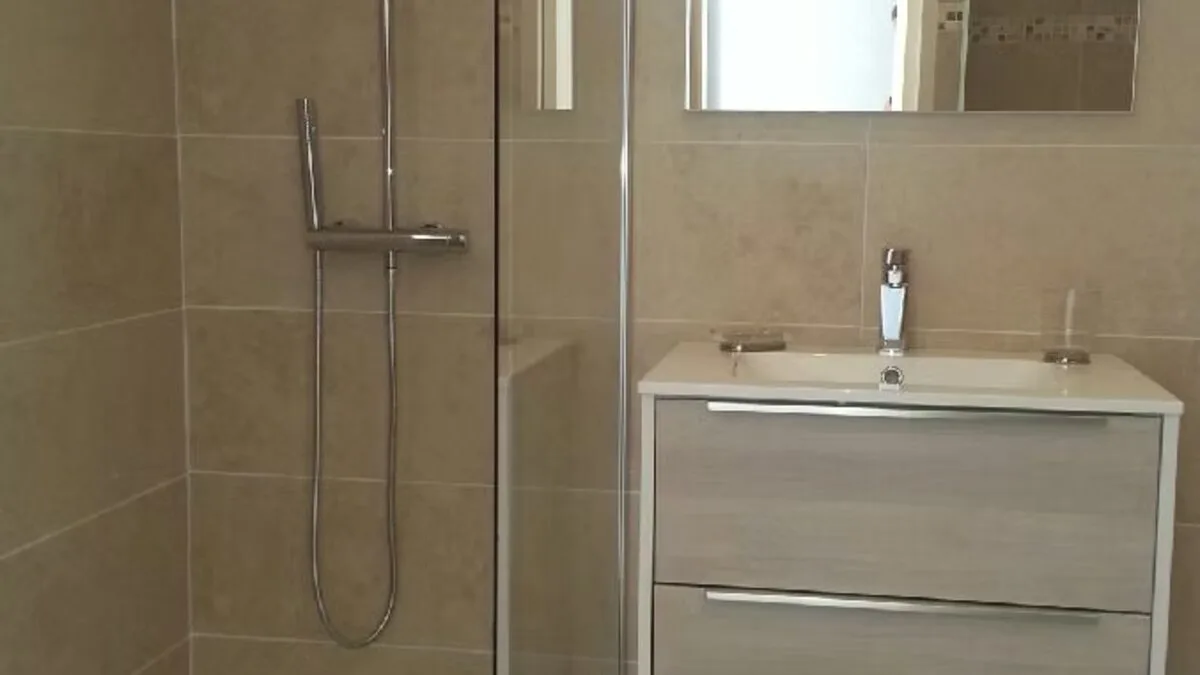 Salle de bains rénovée clé en main
